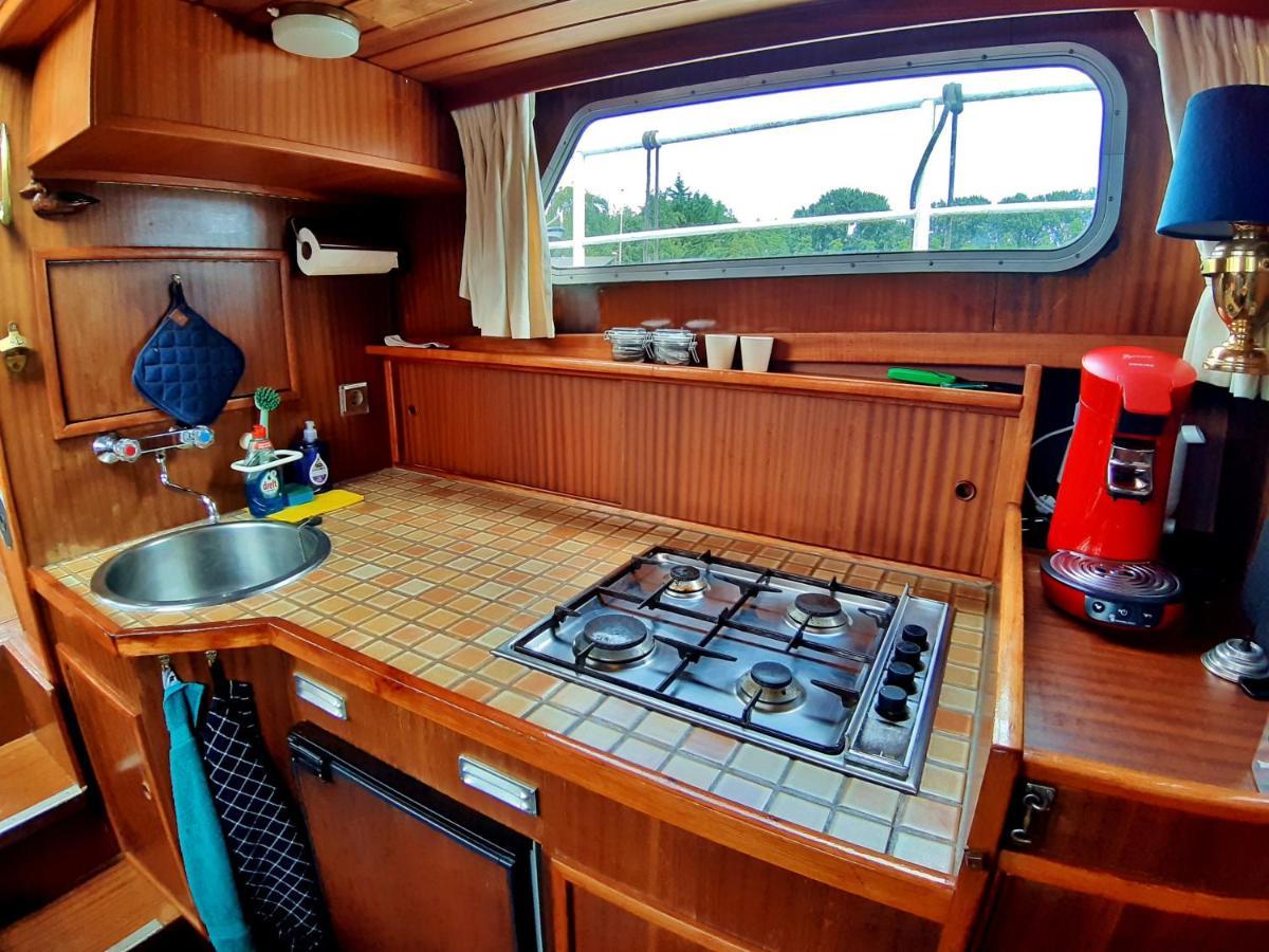 Готель Motor Yacht Amstelle Амстердам Екстер'єр фото