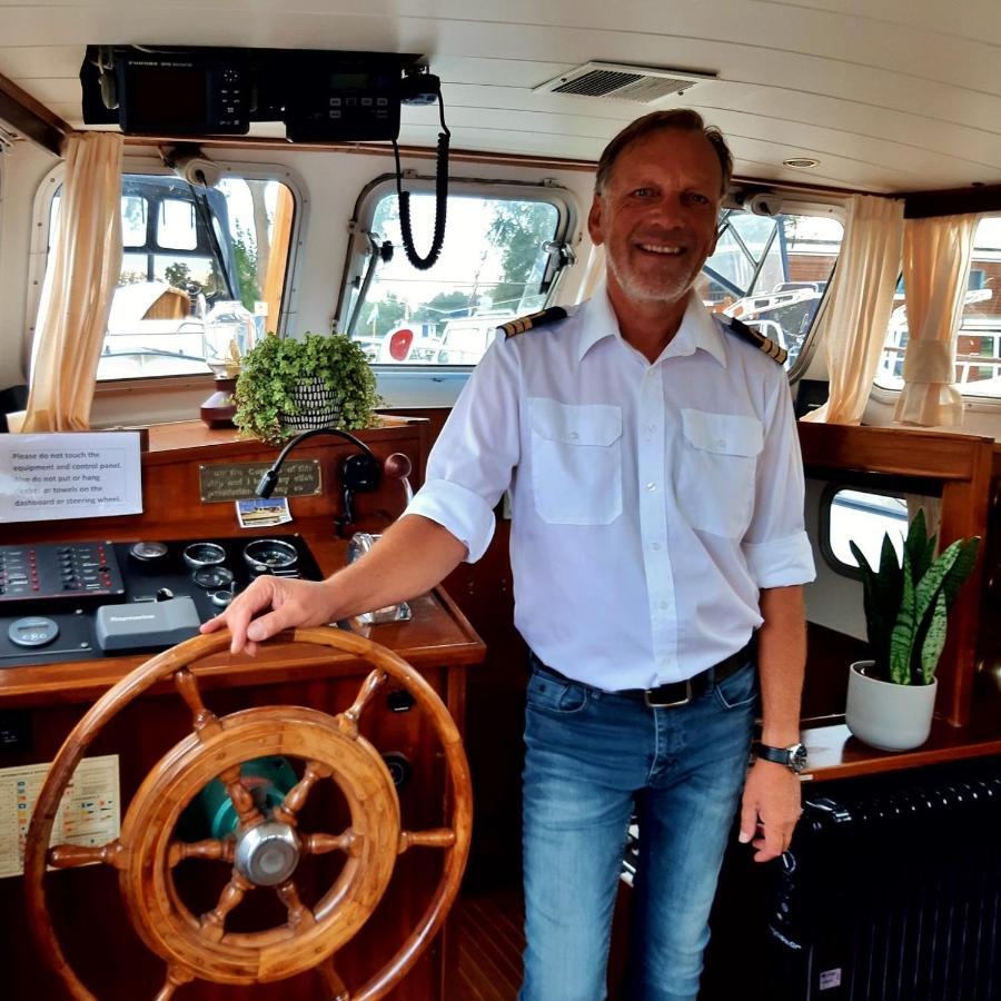 Готель Motor Yacht Amstelle Амстердам Екстер'єр фото